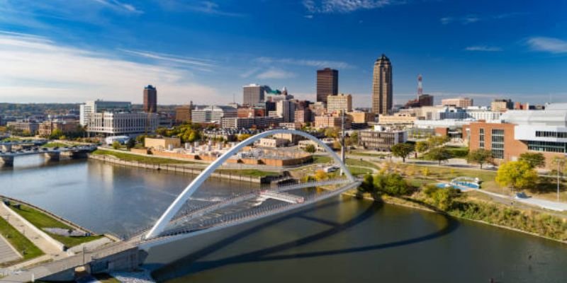 Des Moines